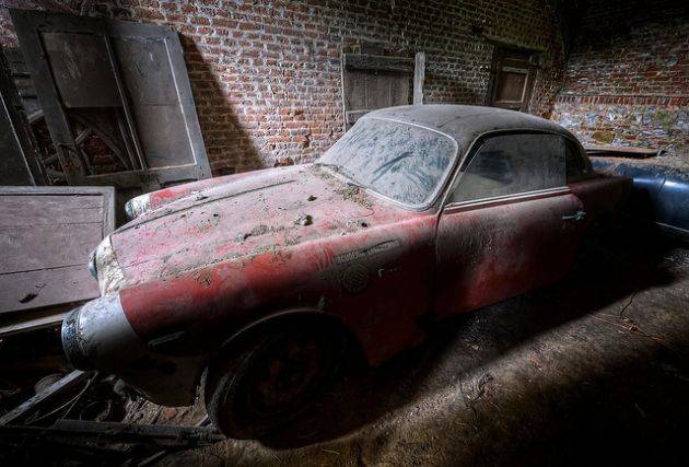 alfa-romeo-abandoned-2.jpg