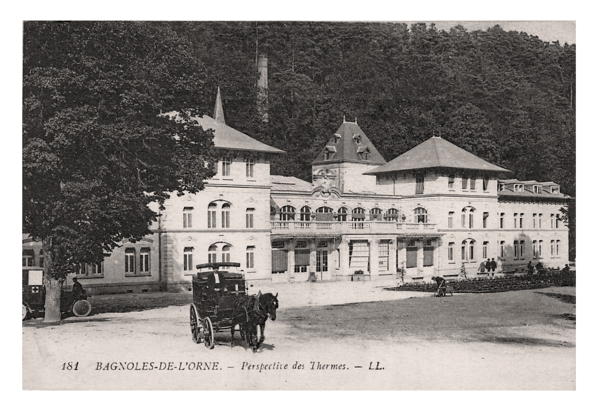 Bagnoles de l'Orne, les Thermes (LL 181).jpg