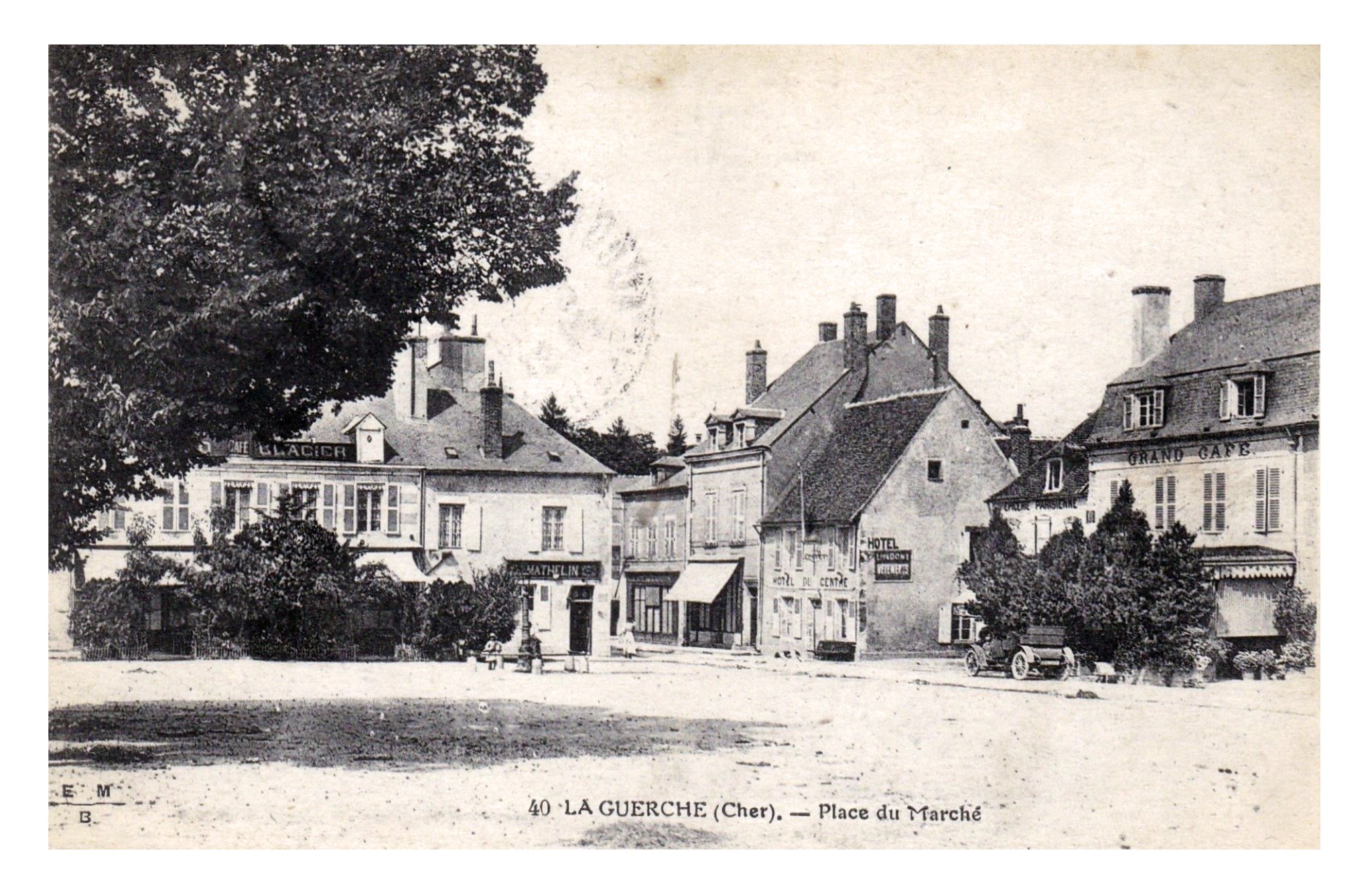 La Guerche (Cher) Place du Marché (EMB 40).jpg