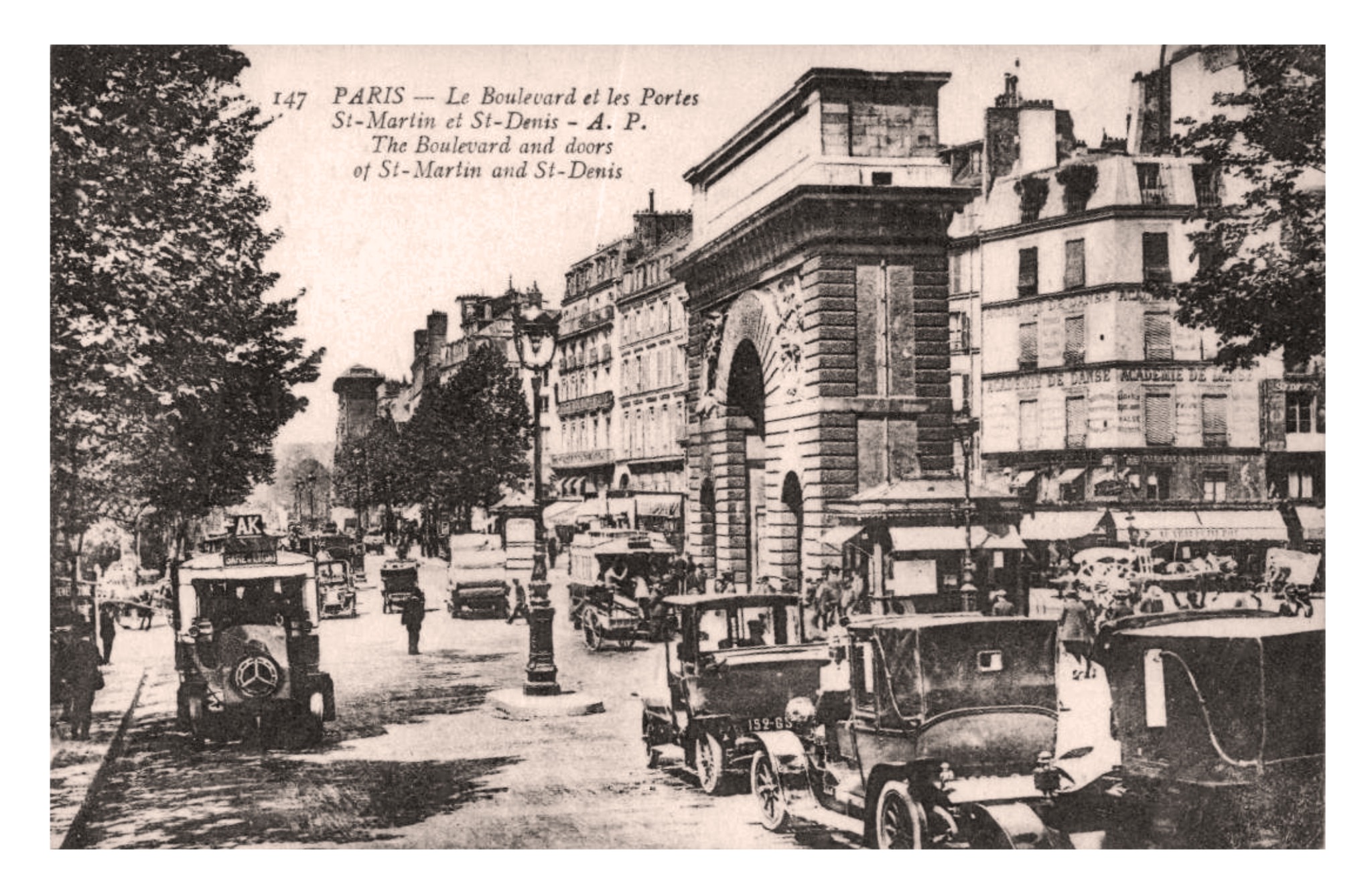 Paris, Boulevard et Portes Saint Martin et Saint Denis (AP 147).jpg