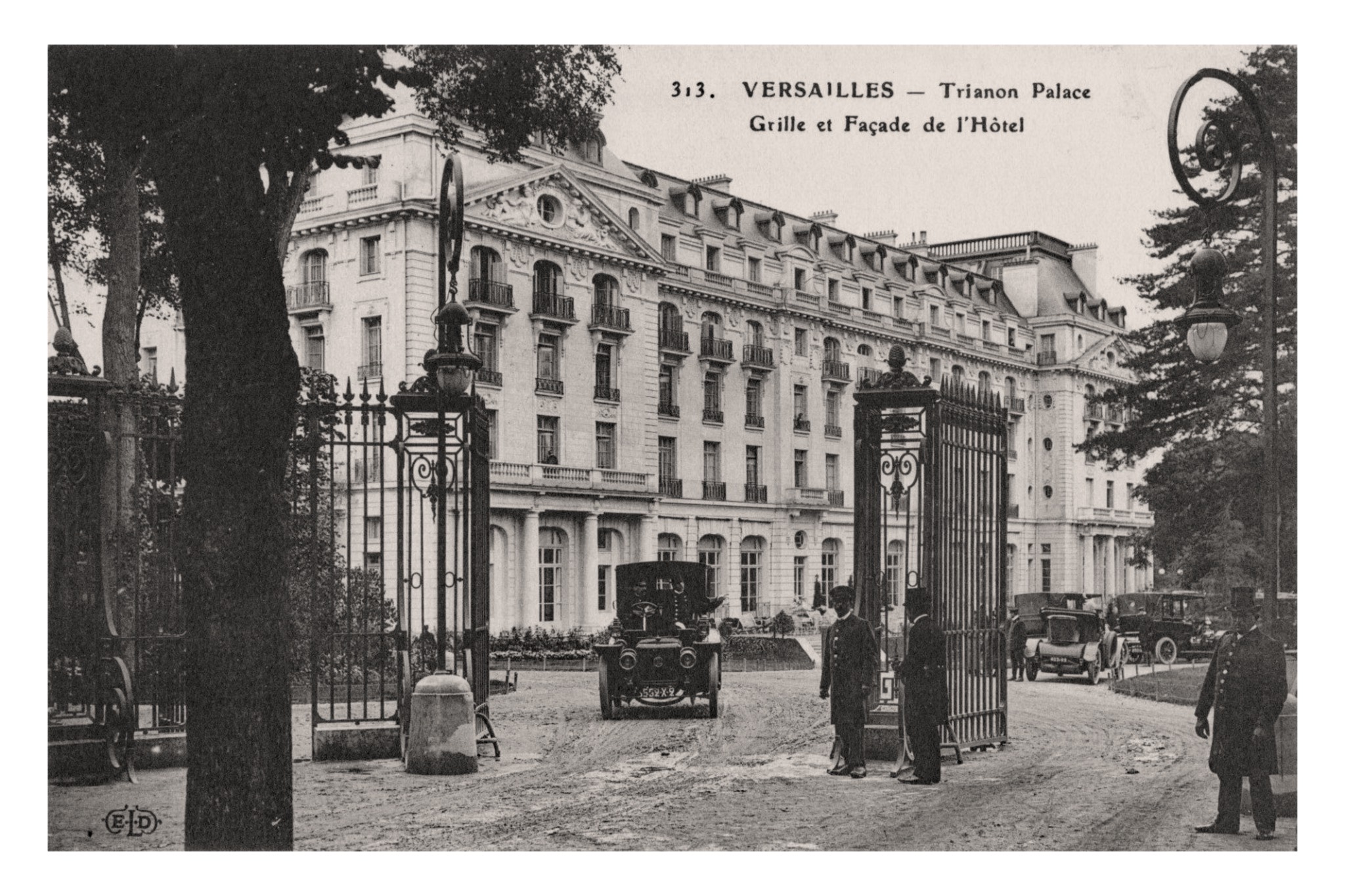 Versailles Yvelines, Trianon Palace (ELD 313).jpg